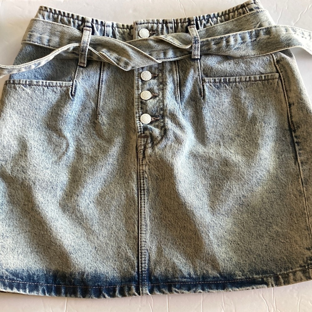 White Fox Boutique Medium belted denim skirt high waist NEW light wash - Picture 3 of 11